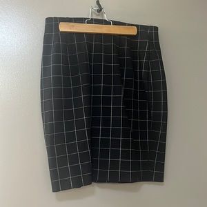 Amanda & Chelsea - stripped black dress skirt - size small